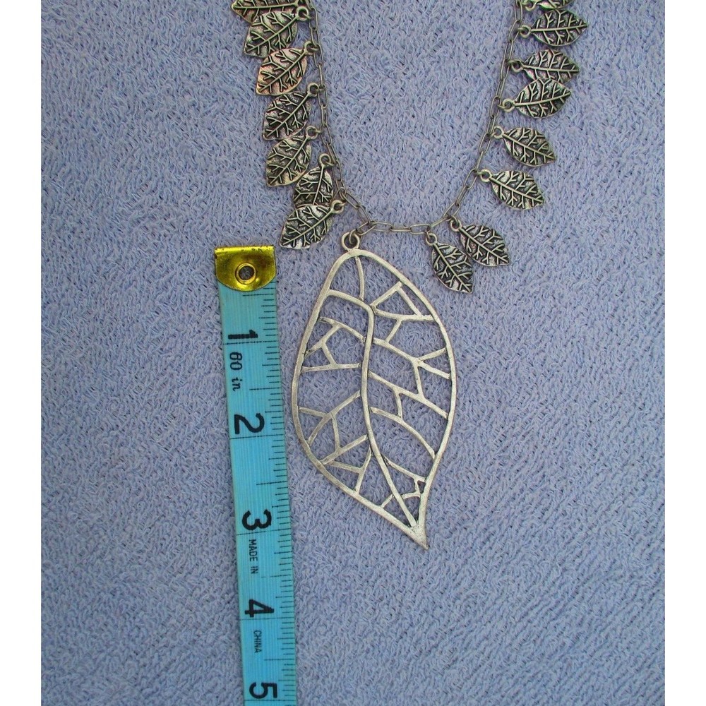 Jessica Simpson Matte Silver-Tone Leaf Necklace 16" - Picture 10 of 10
